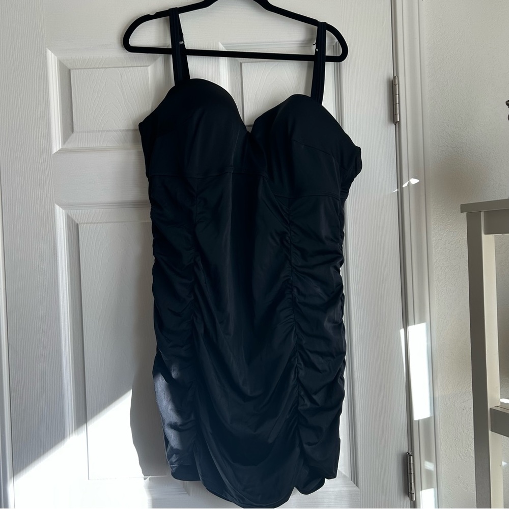 Torrid black ruched swim dress size 3 - Picture 2 of 5